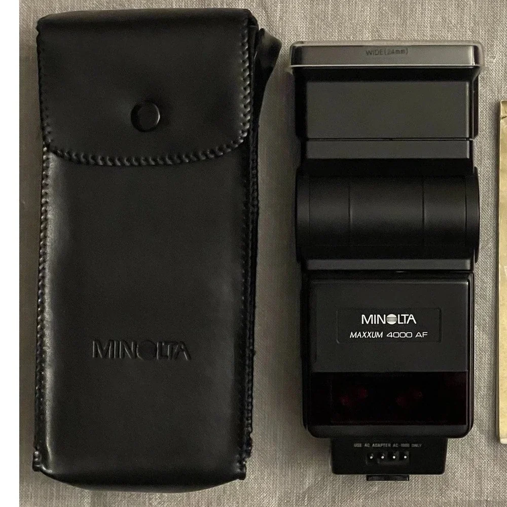 Minolta Maxxum 4000 AF Camera Flash with Case for Maxxum SLR Cameras